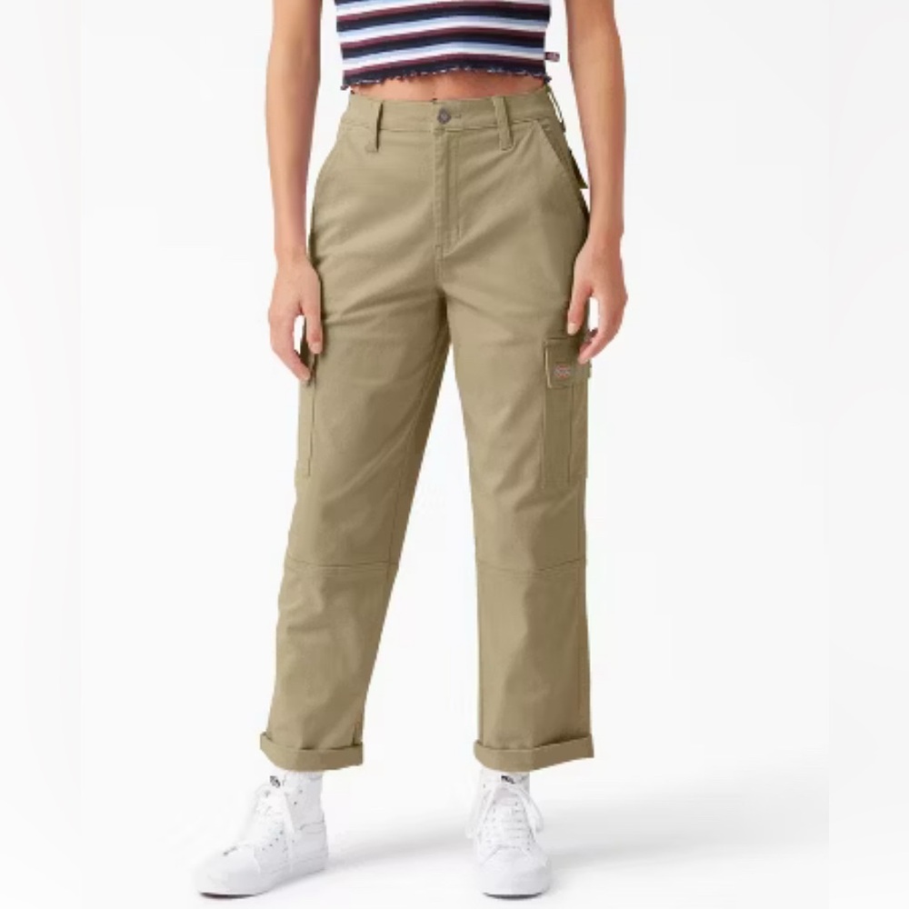 Dickies Women’s Relaxed Fit Cropped Cargo Pants - Desert Sand - Size 30R - NWT